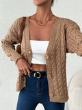 Cardigan in maglia a trecce spalle cadenti con bottone frontale